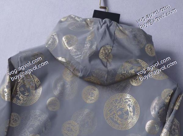 落ち着いた感覚 ブルゾン ヴェルサーチコピー 2020秋冬新作 秋の定番 VERSACE コピー