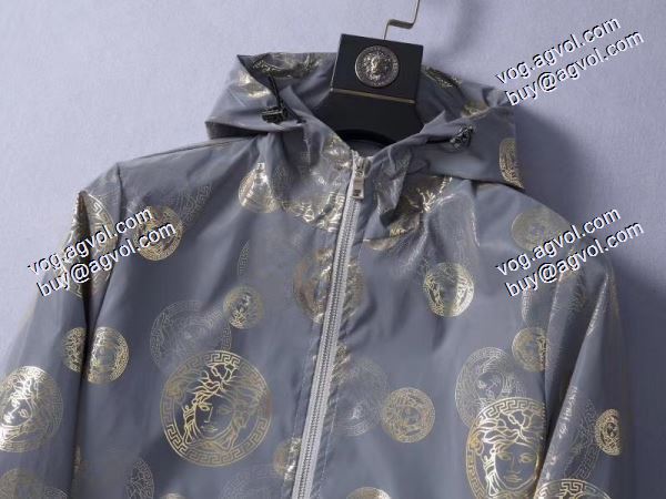 落ち着いた感覚 ブルゾン ヴェルサーチコピー 2020秋冬新作 秋の定番 VERSACE コピー
