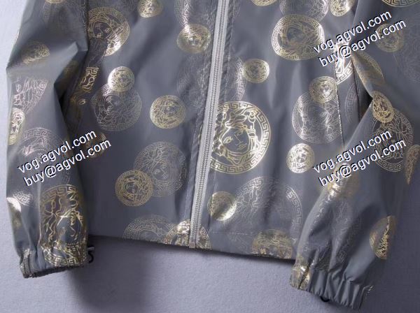 落ち着いた感覚 ブルゾン ヴェルサーチコピー 2020秋冬新作 秋の定番 VERSACE コピー