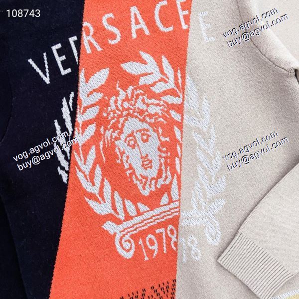 2色可選 ヴェルサーチコピー VERSACE コピー数に限りがある 2020秋冬新作 ニットパーカー 秋の定番