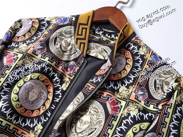 VERSACE コピー 2020秋冬新作 秋の定番売れ筋のいい ブルゾン ヴェルサーチコピー 