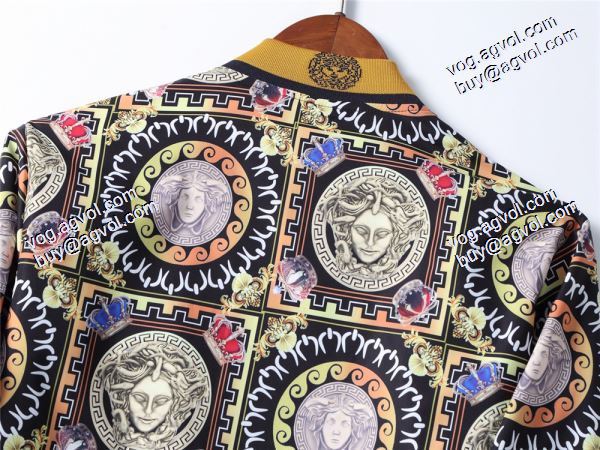 VERSACE コピー 2020秋冬新作 秋の定番売れ筋のいい ブルゾン ヴェルサーチコピー 