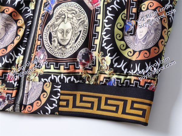 VERSACE コピー 2020秋冬新作 秋の定番売れ筋のいい ブルゾン ヴェルサーチコピー 