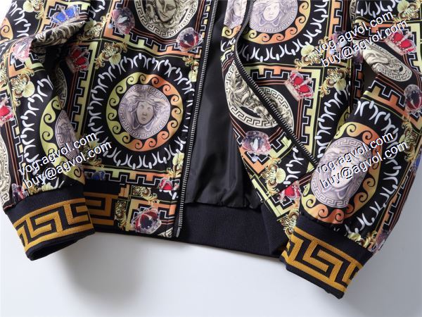 VERSACE コピー 2020秋冬新作 秋の定番売れ筋のいい ブルゾン ヴェルサーチコピー 
