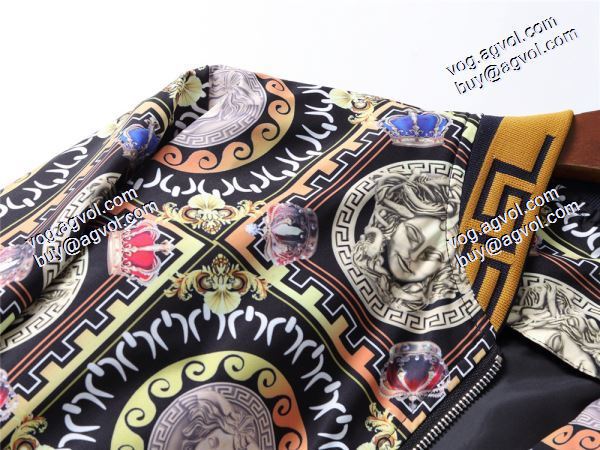 VERSACE コピー 2020秋冬新作 秋の定番売れ筋のいい ブルゾン ヴェルサーチコピー 