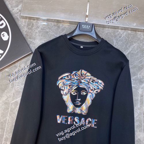   プルオーバーパーカー 大好評♪  高評価の人気品 2色可選 VERSACE コピー2020AW ヴェルサーチ コピー 偽物 通販激安