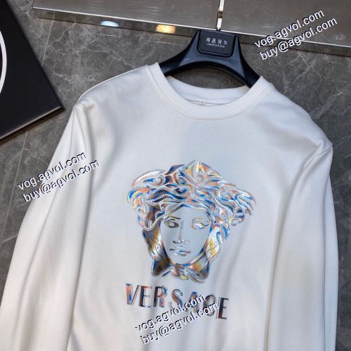   プルオーバーパーカー 大好評♪  高評価の人気品 2色可選 VERSACE コピー2020AW ヴェルサーチ コピー 偽物 通販激安