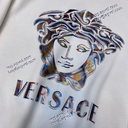   プルオーバーパーカー 大好評♪  高評価の人気品 2色可選 VERSACE コピー2020AW ヴェルサーチ コピー 偽物 通販激安