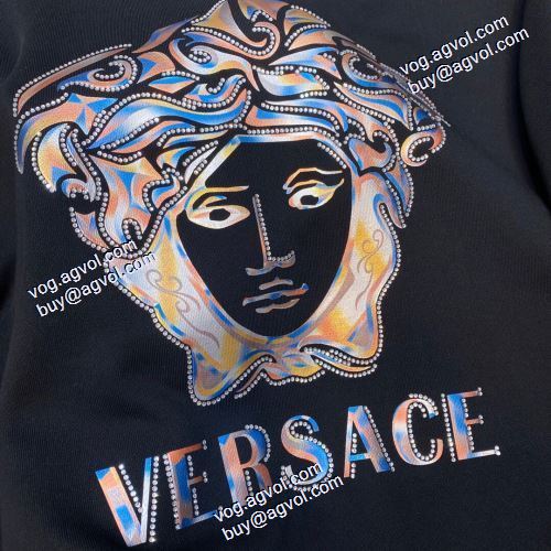  プルオーバーパーカー 大好評♪  高評価の人気品 2色可選 VERSACE コピー2020AW ヴェルサーチ コピー 偽物 通販激安 