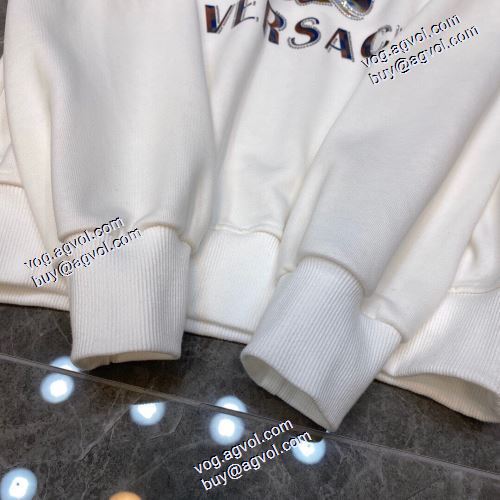   プルオーバーパーカー 大好評♪  高評価の人気品 2色可選 VERSACE コピー2020AW ヴェルサーチ コピー 偽物 通販激安
