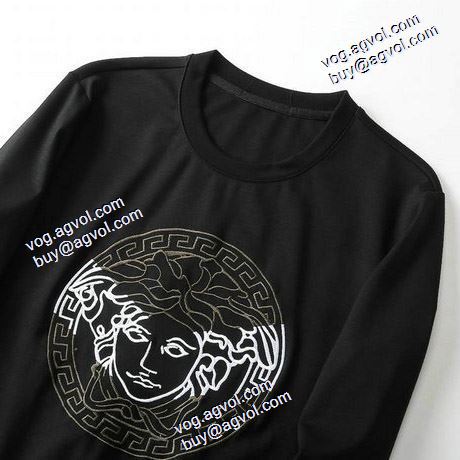  おすすめ 2020AW ヴェルサーチ コピー 偽物 通販激安  プルオーバーパーカー 存在感のある VERSACE コピー