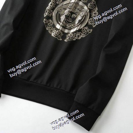  魅力的 プルオーバーパーカー 2020AW ヴェルサーチ コピー 偽物 通販激安  デザイン性の高い VERSACE コピー