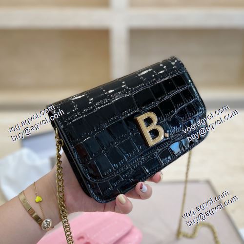 美品！ 2021春夏 バレンシアガ BALENCIAGAスーパーコピー 激安 20*13cm ショルダーバッグ 2色可選  シンプルな外観