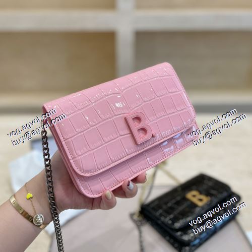 美品！ 2021春夏 バレンシアガ BALENCIAGAスーパーコピー 激安 20*13cm ショルダーバッグ 2色可選  シンプルな外観