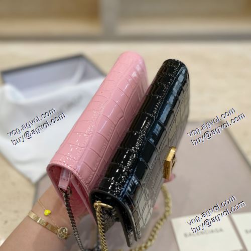 美品！ 2021春夏 バレンシアガ BALENCIAGAスーパーコピー 激安 20*13cm ショルダーバッグ 2色可選  シンプルな外観