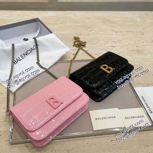 美品！ 2021春夏 バレンシアガ BALENCIAGAスーパーコピー 激安 20*13cm ショルダーバッグ 2色可選  シンプルな外観