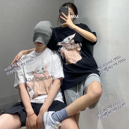 バレンシアガ BALENCIAGA モデル大絶賛? 半袖Tシャツ2021春夏 2色可選 バレンシアガブランドコピー 着心地満点