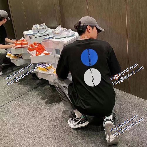 バレンシアガ BALENCIAGA 高品質 2021春夏 半袖Tシャツ 2色可選 BALENCIAGAブランド コピー 流行に関係なく長年愛用できる