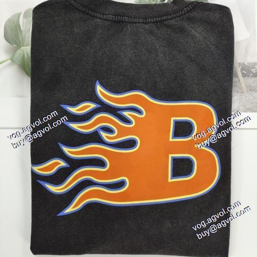 大人気再登場 2021春夏 バレンシアガ BALENCIAGA 半袖Tシャツ BALENCIAGAコピー 着回し度抜群