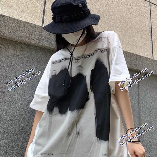 今からの季節にピッタリ！バレンシアガ BALENCIAGA 半袖Tシャツ 2021春夏 BALENCIAGAブランド コピー 活用できるアイテム