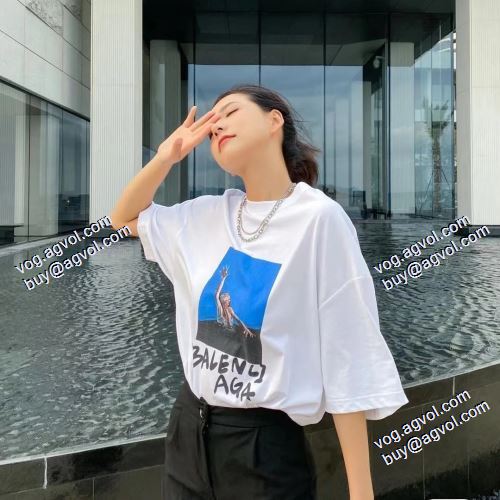 入手困難！2021春夏 バレンシアガ BALENCIAGA BALENCIAGAスーパーコピー 人目を惹くデザイン 半袖Tシャツ 2色可選