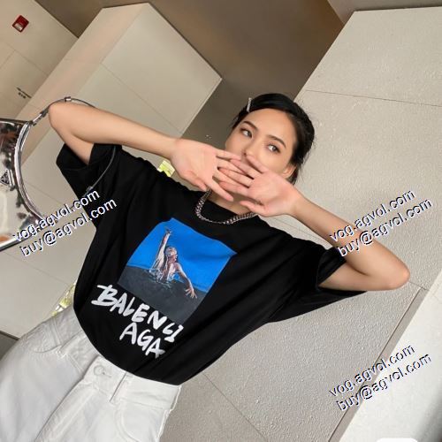入手困難！2021春夏 バレンシアガ BALENCIAGA BALENCIAGAスーパーコピー 人目を惹くデザイン 半袖Tシャツ 2色可選