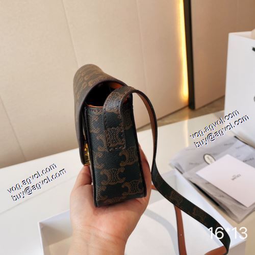 セリーヌブランドコピー 2021秋冬 セリーヌ CELINE  バランスのいい大きさ 斜め掛けバッグ ショートパンツ 確定となる上品