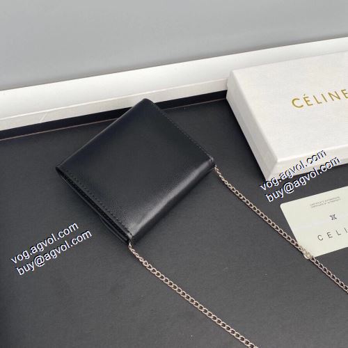 コーデ 知的なムードを演出 2021秋冬 セリーヌコピーブランド 斜め掛けバッグ セリーヌ CELINE ショルダー 調節可能