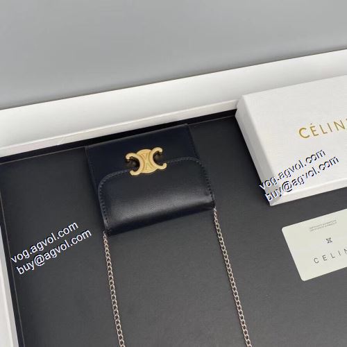 コーデ 知的なムードを演出 2021秋冬 セリーヌコピーブランド 斜め掛けバッグ セリーヌ CELINE ショルダー 調節可能