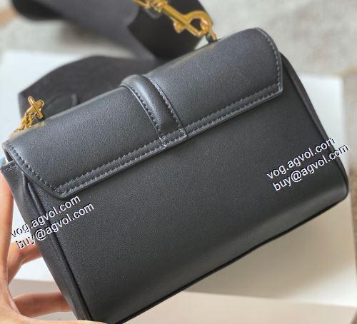 2021秋冬 セリーヌ CELINE セcolor_selecter.gifリーヌスーパーコピー ポーチ 機能性も備えたアイテム 売れ筋のいい 4色可選