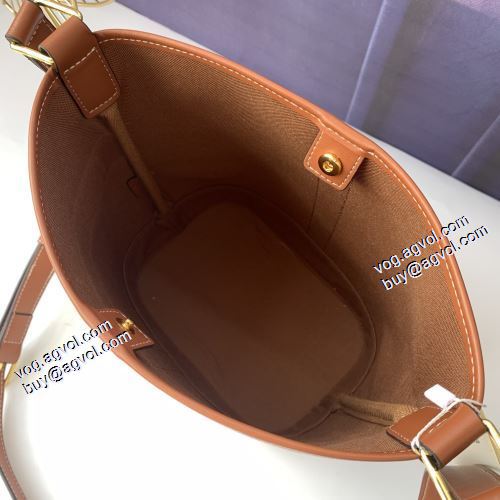 2021秋冬 セリーヌスーパーコピー 今話題の最新作 セリーヌ CELINE ショルダーバッグ 活躍のバッグ 収納力最高