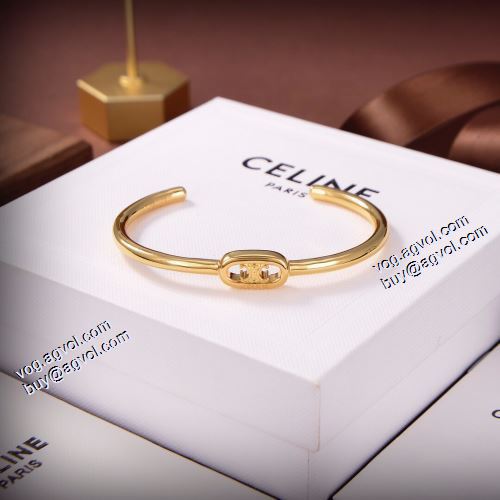 人気商品登場 ペア セリーヌブランド コピー 2021 セリーヌ CELINE イヤリング パール 揺れる
