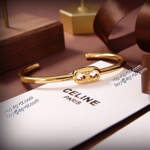 人気商品登場 ペア セリーヌブランド コピー 2021 セリーヌ CELINE イヤリング パール 揺れる