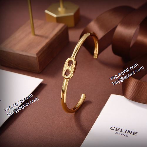 人気商品登場 ペア セリーヌブランド コピー 2021 セリーヌ CELINE イヤリング パール 揺れる