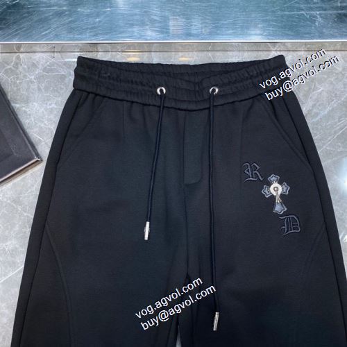 コーデ 知的なムードを演出 クロムハーツコピーブランド 2021秋冬 クロムハーツ CHROME HEARTS チノパン ストレッチが効いた