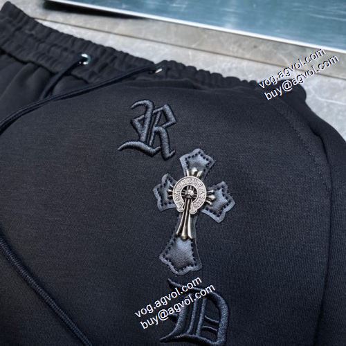 コーデ 知的なムードを演出 クロムハーツコピーブランド 2021秋冬 クロムハーツ CHROME HEARTS チノパン ストレッチが効いた