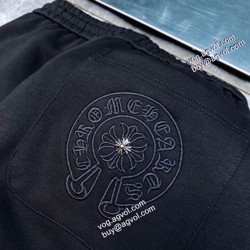 コーデ 知的なムードを演出 クロムハーツコピーブランド 2021秋冬 クロムハーツ CHROME HEARTS チノパン ストレッチが効いた