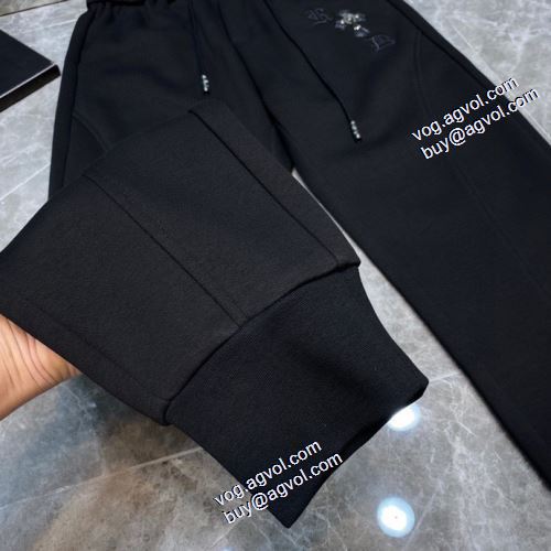 コーデ 知的なムードを演出 クロムハーツコピーブランド 2021秋冬 クロムハーツ CHROME HEARTS チノパン ストレッチが効いた