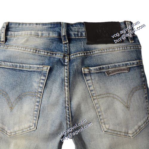 完成度の高い逸品 一味違うデニム クロムハーツコピー ブランド 2021秋冬 クロムハーツ CHROME HEARTS ヒゲと掴み加工 デニムパンツ