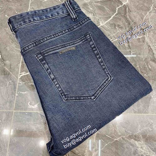 クロムハーツ偽物ブランド 優しい色合い 2021秋冬 ウォッシュタイプのデニム クロムハーツ CHROME HEARTS しっかりとしたデニム地 ジーパン パンツ