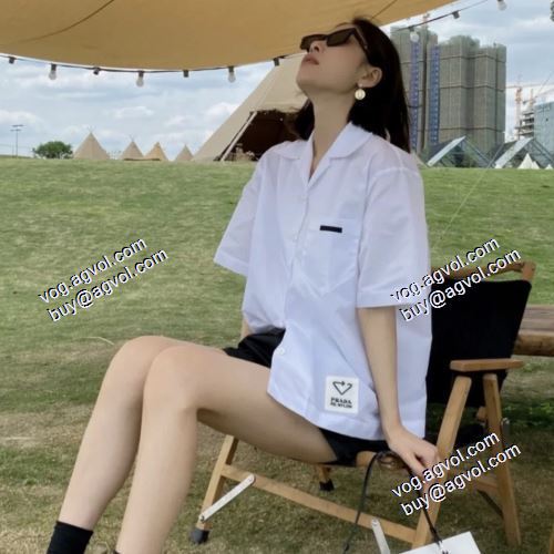 半袖シャツ Prada 21ss 個性的 プラダ PRADA プラダコピーブランド ファション性の高い ナイロン三角标半袖シャツ