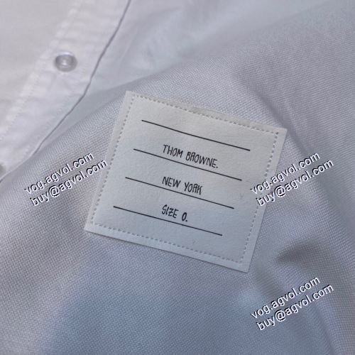 個性的なデザ トムブラウン THOM BROWNE 2021春夏 長袖シャツ THOM BROWNEスーパーコピー 激安 争奪戦必至 トムブラウンシャツコピー ホワイト コットン オックスフォード グログラン クラシックロングスリーブシャツ