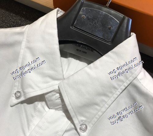 2021春夏 上品上質 トムブラウン THOM BROWNE 長袖シャツ トムブラウンスーパーコピー シックスタイルに活躍 中でも目を惹くのが