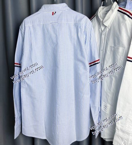 長袖シャツ 今買い◎得 2021春夏 トムブラウン THOM BROWNEブランド コピー 抜群な楽チン感ある大定番  ライトブルー オックスフォード ユニバーシティストライプ RWB アームバンドシャツ