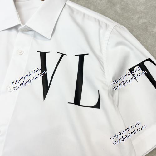 お洒落に魅せる 2021春夏 ヴァレンティノ VALENTINO 半袖シャツ ヴァレンティノコピー コーデ 知的なムードを演出