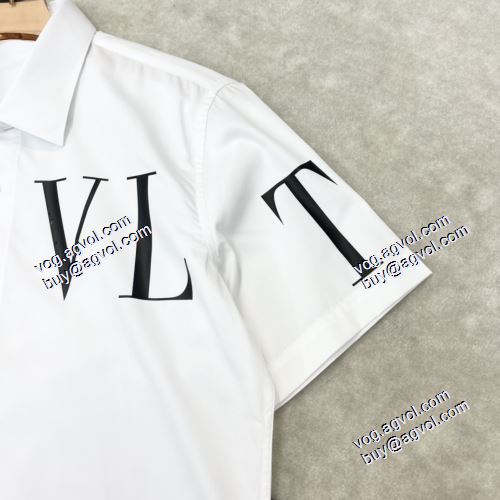 お洒落に魅せる 2021春夏 ヴァレンティノ VALENTINO 半袖シャツ ヴァレンティノコピー コーデ 知的なムードを演出