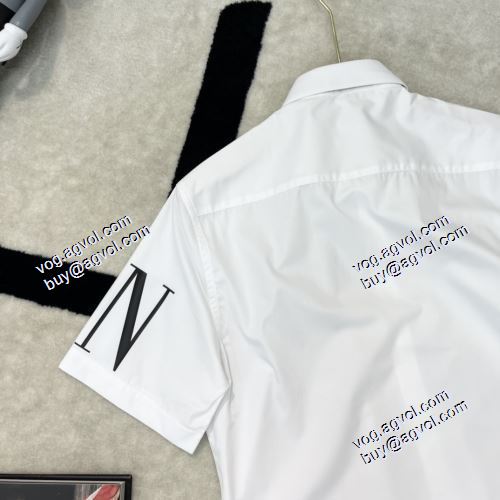 お洒落に魅せる 2021春夏 ヴァレンティノ VALENTINO 半袖シャツ ヴァレンティノコピー コーデ 知的なムードを演出