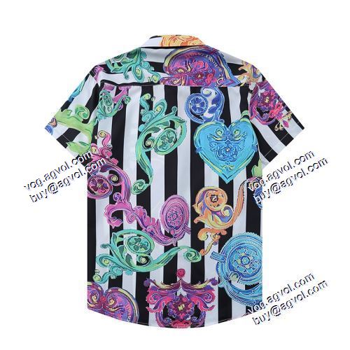 抜群の雰囲気が作れる! 2021春夏 ヴェルサーチVERSACE 半袖シャツ VERSACEコピー ブランド 機能性も備えたアイテム