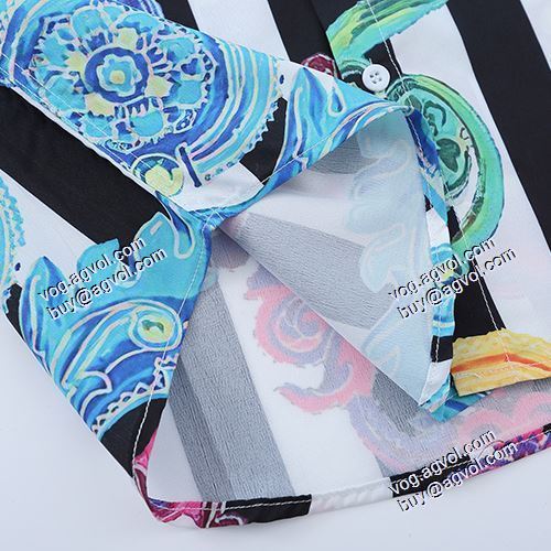 抜群の雰囲気が作れる! 2021春夏 ヴェルサーチVERSACE 半袖シャツ VERSACEコピー ブランド 機能性も備えたアイテム