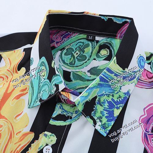 抜群の雰囲気が作れる! 2021春夏 ヴェルサーチVERSACE 半袖シャツ VERSACEコピー ブランド 機能性も備えたアイテム